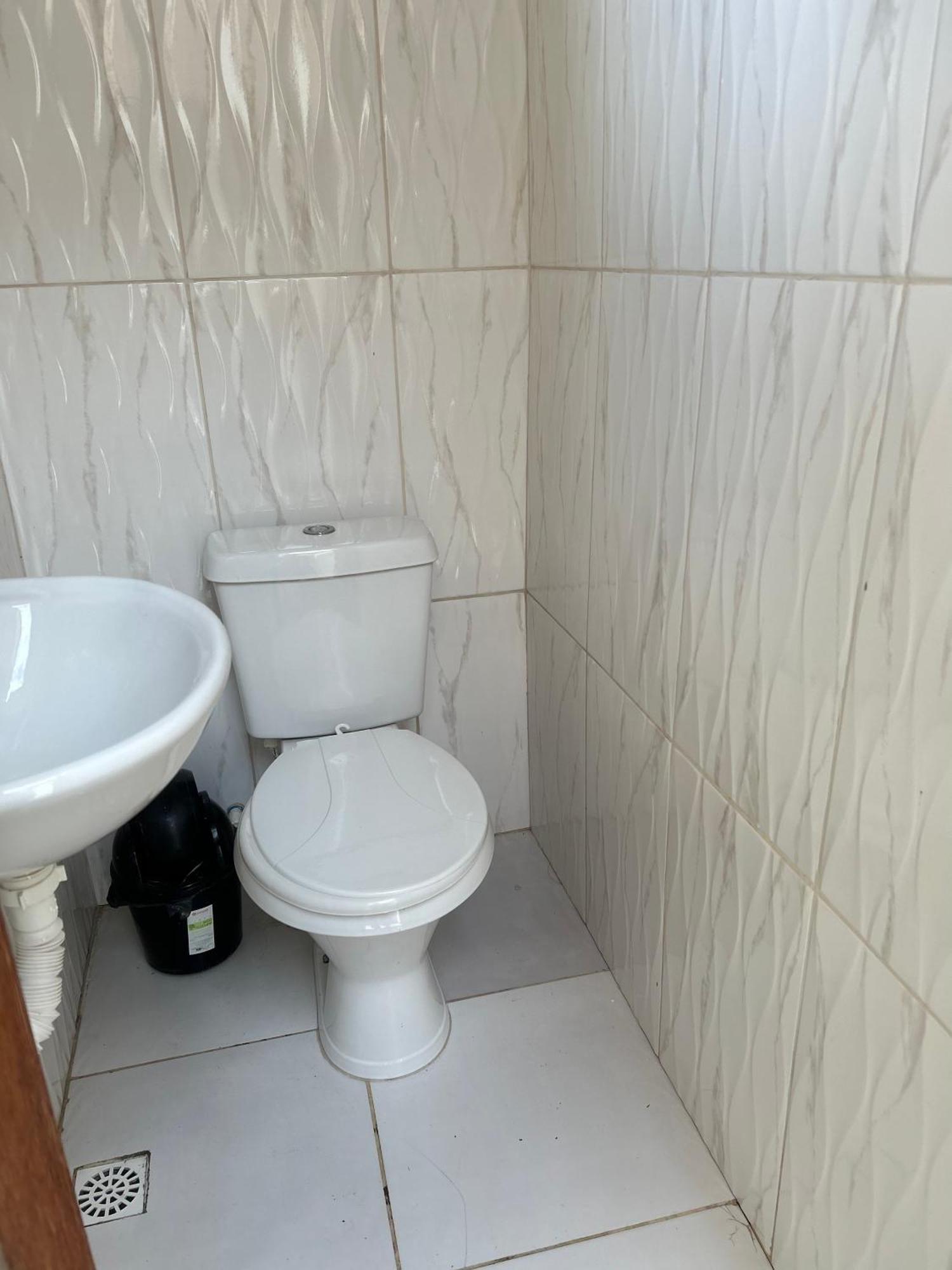Ape 101 5 Min Praia Abrico Rio Das Ostras 2 Quartos 4 Pessoas Com Area Externa Com Churrasqueira E Rede Luaran gambar